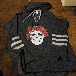 Skull hoodie very soft